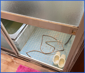 風呂場のドアガラス画像