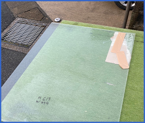 ガラスの端部分が割れている画像