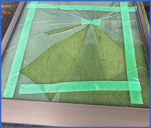 放射状にガラスが割れたガラス画像