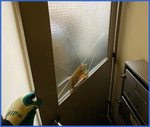 割れたすりガラス画像