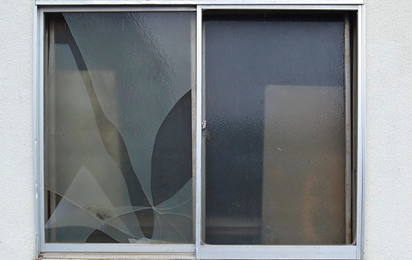 台風対策のガラスの画像